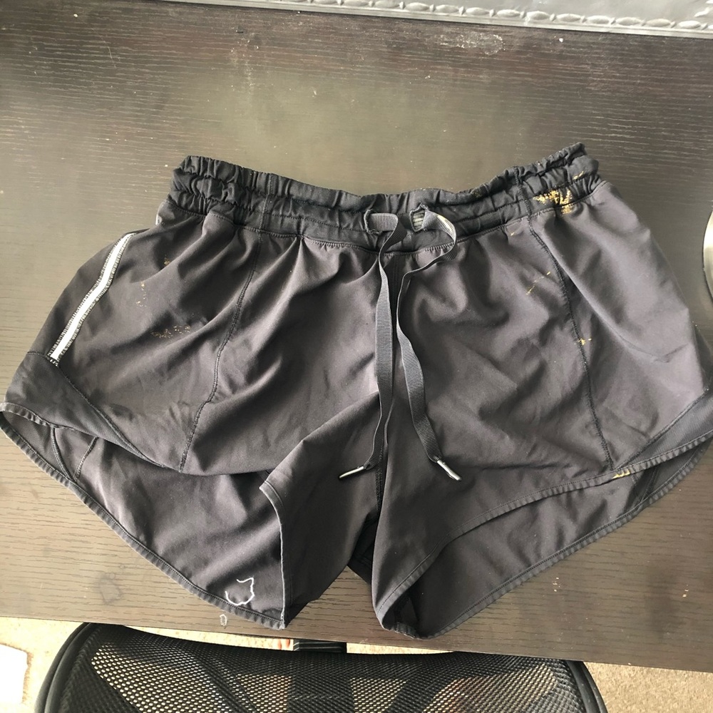 Lululemon Hotty Hot 4 inch shorts